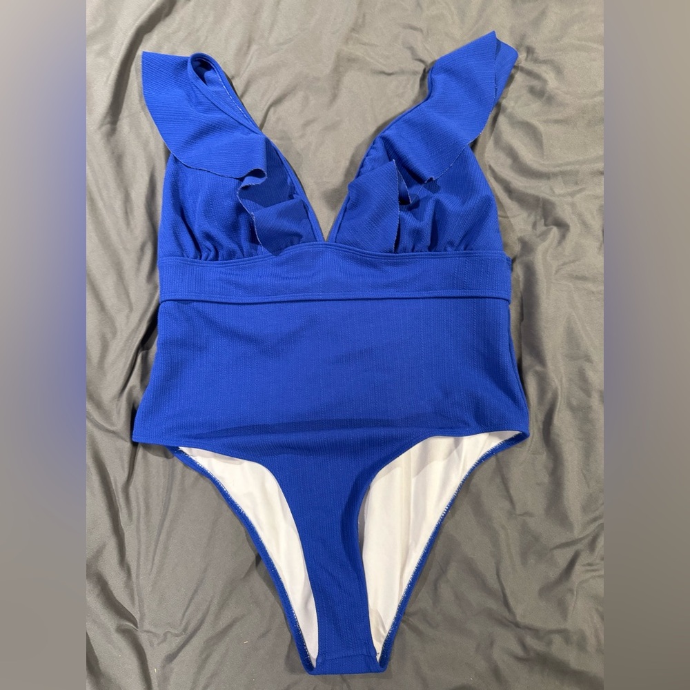One Piece Ruffle neck Swimsuit - Picture 2 of 4